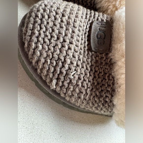 Ugh slippers - Picture 2 of 5